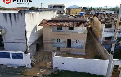 Imagem: A casa possui 5 Dormitórios, 2 Banheiros, 2 Vagas na garagem