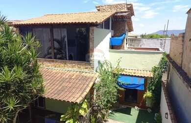 Imagem: A casa possui 3 Dormitórios, 3 Banheiros, 5 Vagas na garagem