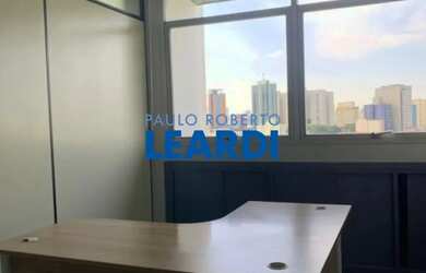 Imagem: O depósito possui 1 Vaga na garagem, 110m² de Área e está