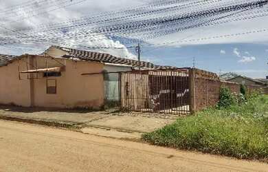 Imagem: A casa possui 2 Dormitórios, 1 Banheiro, 150m² de Área e