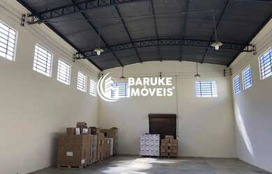Imagem: O depósito possui 4 Vagas na garagem, 840m² de Área e está
