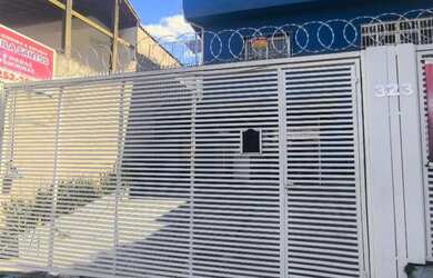 Imagem: A casa possui 1 Dormitório, 1 Banheiro, 1 Vaga na garagem e