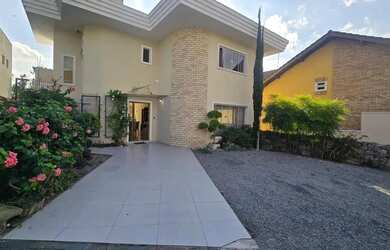 Imagem: A casa em condomínio possui 2 Dormitórios, 4 Banheiros, 5