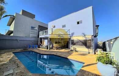 Imagem: A casa em condomínio à venda possui 4 Dormitórios, 3 Banheiros