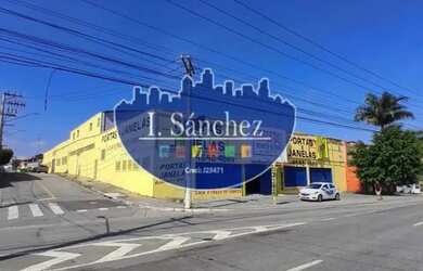 Imagem: O depósito possui 5 Vagas na garagem e 2200m² de Área e está