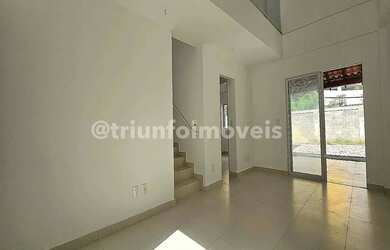 Imagem: A casa em condomínio possui 3 Dormitórios, 1 Banheiro, 2 Vagas