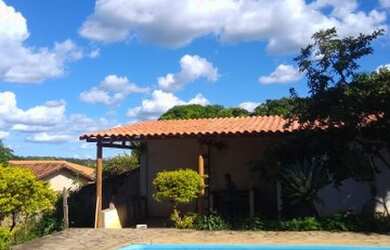 Imagem: A casa à venda possui 3 Dormitórios, 4 Banheiros, 5 Vagas