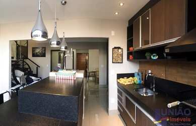 Imagem: A casa em condomínio possui 3 Dormitórios, 4 Banheiros, 4