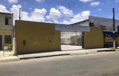 Imagem: O depósito possui 525m² de Área e está localizado em Santo