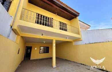 Imagem: A casa possui 3 Dormitórios, 2 Banheiros, 4 Vagas na garagem