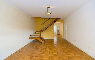 Imagem: A casa em condomínio possui 3 Dormitórios, 3 Banheiros, 2