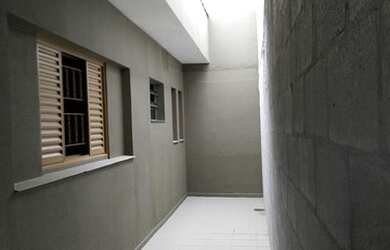 Imagem: A casa possui 2 Dormitórios, 1 Banheiro, 1 Vaga na garagem