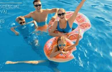 Imagem: O terreno possui 250m² de Área, Churrasqueira, Piscina e