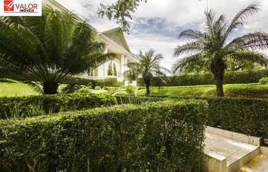 Imagem: A casa possui 5 Dormitórios, 5 Banheiros, 5 Vagas na garagem