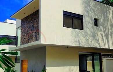 Imagem: A casa em condomínio possui 3 Dormitórios, 4 Banheiros, 2