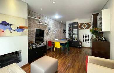 Imagem: A casa possui 3 Dormitórios, 3 Banheiros, 2 Vagas na garagem