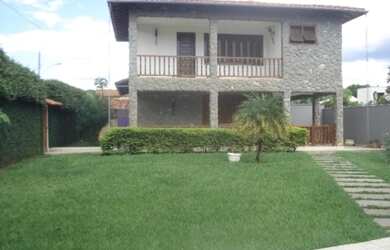 Imagem: A casa possui 4 Dormitórios, 3 Banheiros, 3 Vagas na garagem