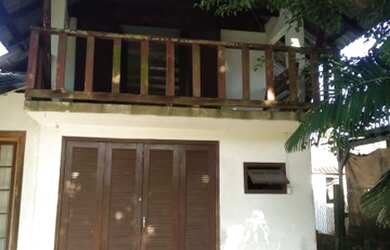 Imagem: A casa possui 2 Dormitórios, 2 Banheiros, 2 Vagas na garagem