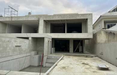 Imagem: A casa em condomínio possui 5 Dormitórios, 5 Banheiros, 3