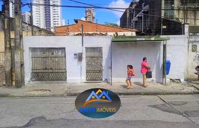 Imagem: A casa possui 4 Dormitórios, 2 Banheiros, 1 Vaga na garagem