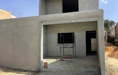 Imagem: A casa possui 3 Dormitórios, 3 Banheiros, 2 Vagas na garagem