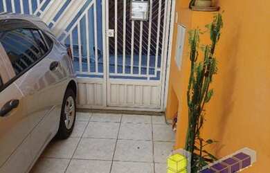 Imagem: A casa possui 2 Dormitórios, 2 Banheiros, 1 Vaga na garagem