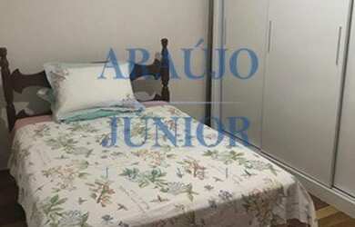 Imagem: A casa possui 3 Dormitórios, 3 Banheiros, 2 Vagas na garagem