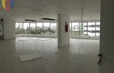 Imagem: O depósito possui 5 Vagas na garagem, 486m² de Área e Imóvel