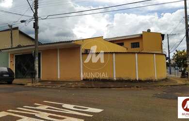 Imagem: A casa possui 4 Dormitórios, 3 Banheiros, 1 Vaga na garagem