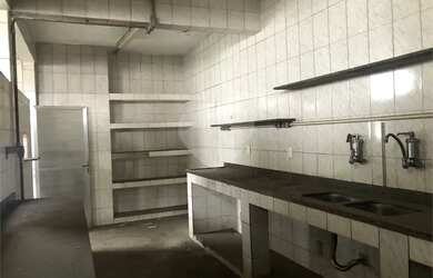 Imagem: O depósito possui 1 Vaga na garagem, 1.000m² de Área e está