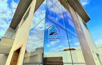 Imagem: A casa possui 3 Dormitórios, 3 Banheiros e 2 Vagas na garagem