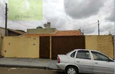 Imagem: A casa possui 2 Dormitórios, 1 Banheiro, 1 Vaga na garagem