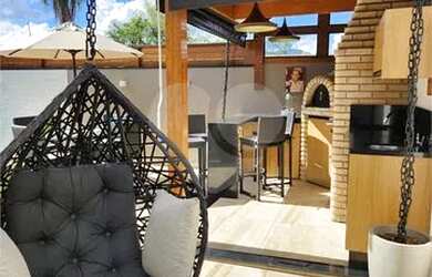 Imagem: A casa em condomínio possui 4 Dormitórios, 5 Banheiros, 4