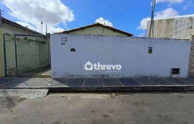 Imagem: A casa possui 3 Dormitórios, 1 Banheiro, 2 Vagas na garagem