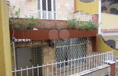 Imagem: A casa possui 2 Dormitórios, 2 Banheiros, 1 Vaga na garagem