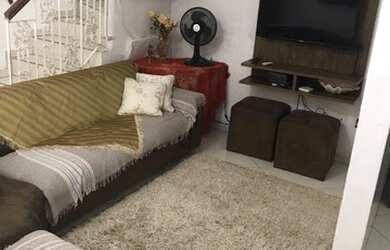 Imagem: A casa possui 2 Dormitórios, 2 Banheiros, 2 Vagas na garagem