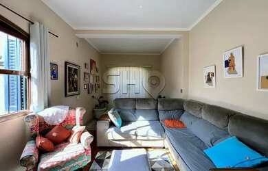 Imagem: A casa possui 4 Dormitórios, 5 Banheiros, 3 Vagas na garagem