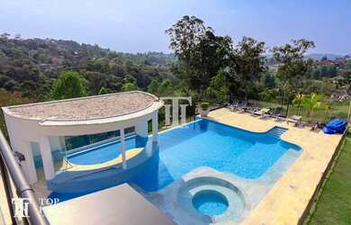 Imagem: A casa em condomínio possui 5 Dormitórios, 5 Banheiros, 5