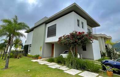 Imagem: A casa em condomínio possui 3 Dormitórios, 5 Banheiros, 4