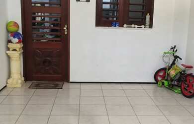 Imagem: A casa possui 2 Dormitórios, 4 Banheiros, 1 Vaga na garagem