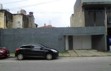 Imagem: A casa possui 3 Dormitórios, 3 Banheiros, 5 Vagas na garagem