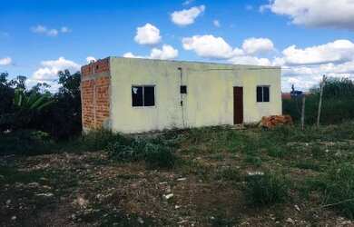 Imagem: A casa possui 2 Dormitórios, 1 Banheiro, 5 Vagas na garagem