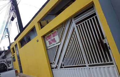 Imagem: A casa possui 3 Dormitórios, 2 Banheiros, 2 Vagas na garagem