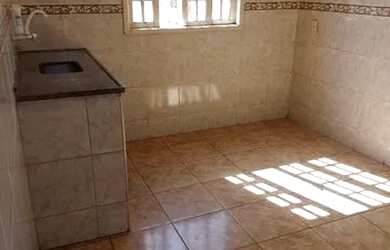 Imagem: A casa possui 1 Dormitório, 1 Banheiro, 1 Vaga na garagem