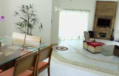 Imagem 5: Casa de Condomínio com 3 suítes à Venda no Arujá Country Club, 300...