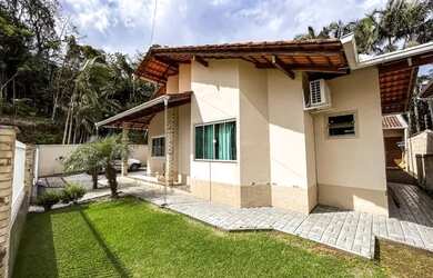 Imagem: A casa à venda possui 2 Dormitórios, 2 Banheiros, 2 Vagas