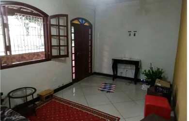 Imagem: A casa possui 2 Dormitórios, 1 Banheiro, 1 Vaga na garagem