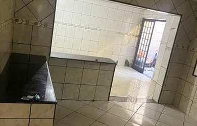 Imagem: A casa possui 3 Dormitórios, 3 Banheiros, 2 Vagas na garagem