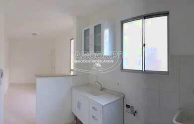 Imagem: O apartamento possui 2 Dormitórios, 1 Banheiro, 1 Vaga na garagem