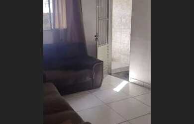 Imagem: A casa possui 3 Dormitórios, 3 Banheiros, 1 Vaga na garagem